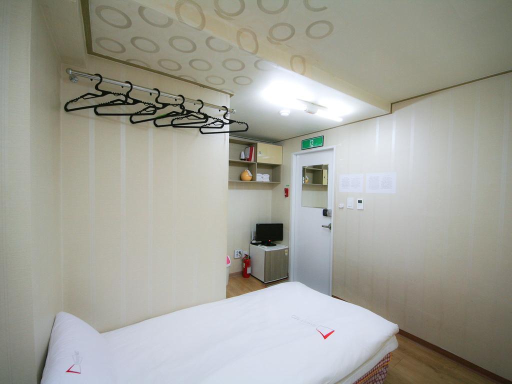 Guesthouse Myeongdong Seul Oda fotoğraf